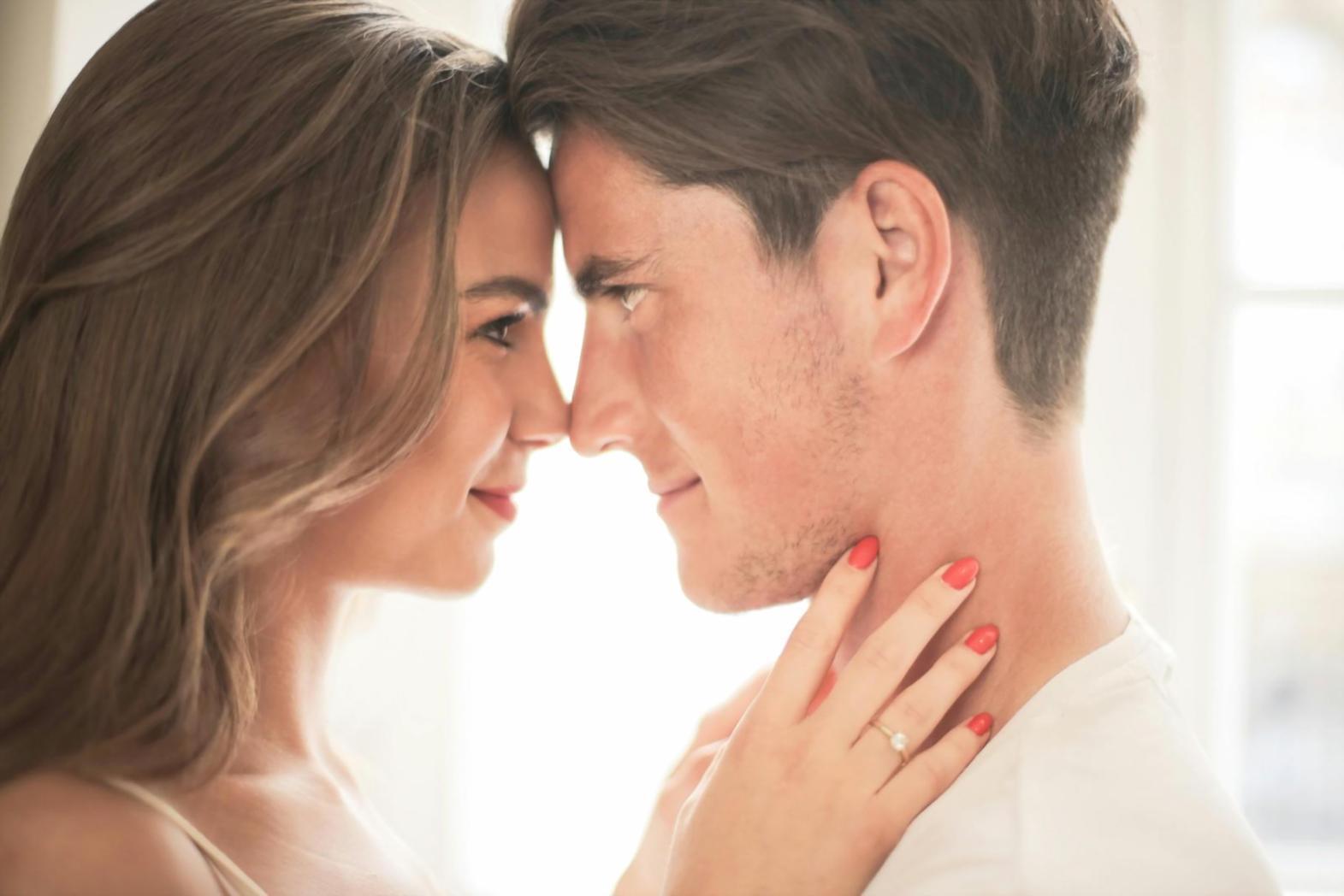 Famiglia multigenerazionale che condivide momenti di crescita personale